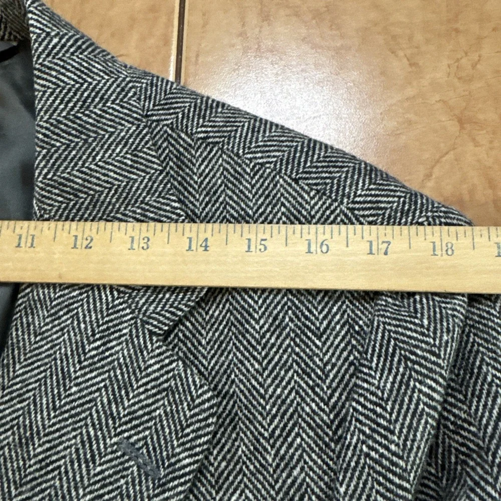 Vtg Gap Gray Herringbone Tweed Wool Blazer Jacket Sport Coat USA Made 38R Slim